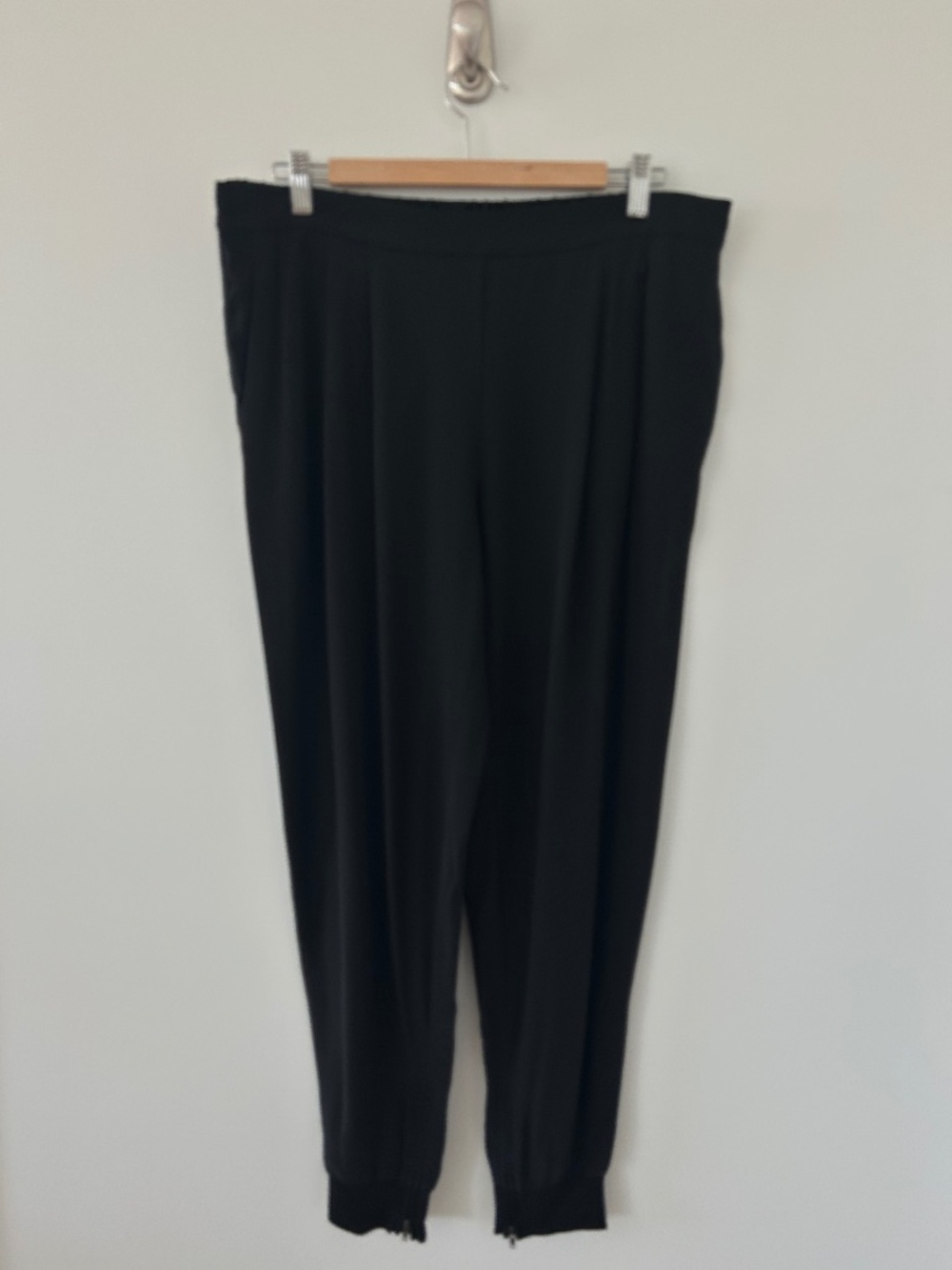 NWOT Eileen Fisher 100% Silk Georgette Crepe Jogger w/Side Zipper Black Sz PL
